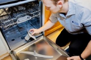 إصلاح تسرب المياه في غسالات الأطباق LG